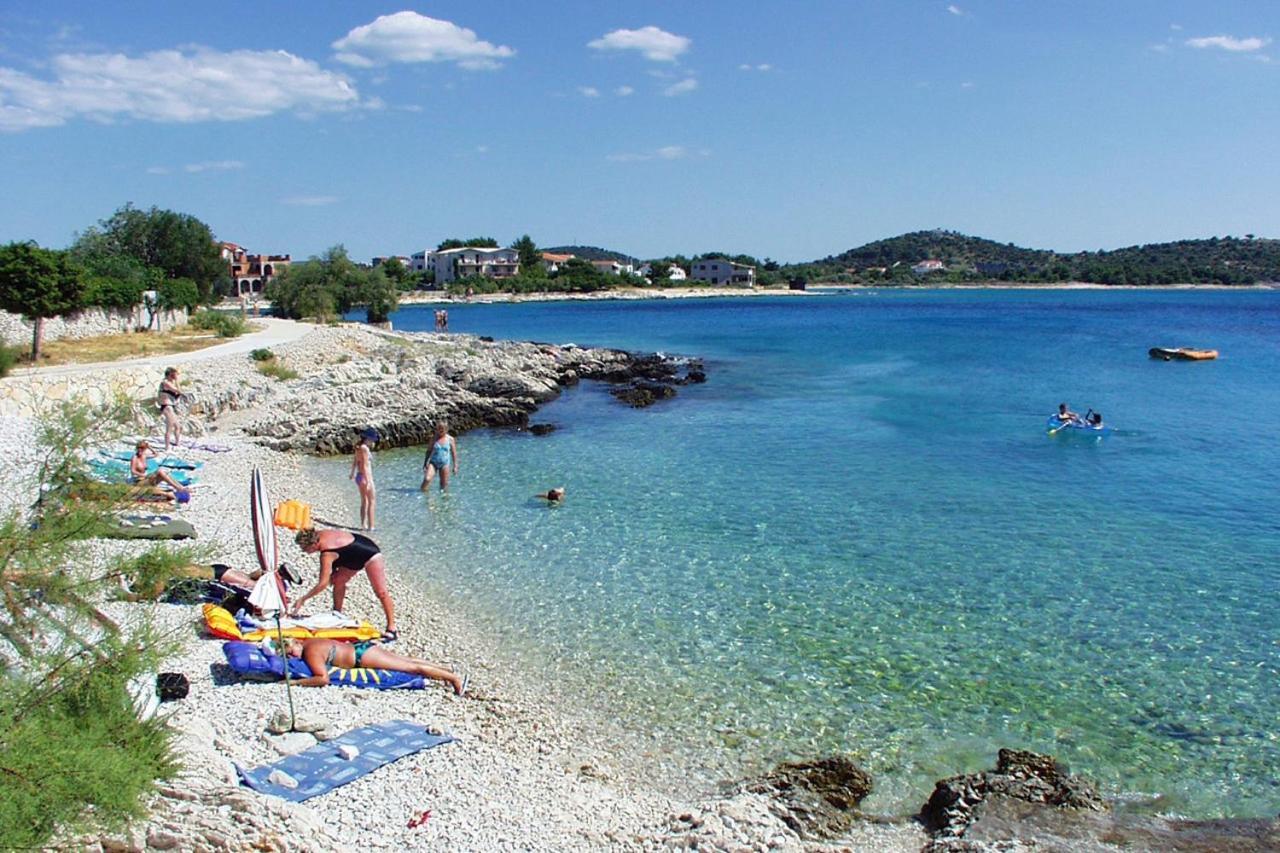 Family Friendly Seaside Apartments Rogoznica - 2010 外观 照片