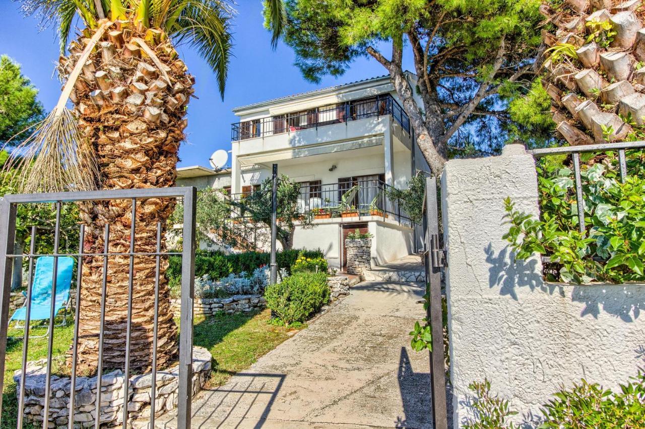 Family Friendly Seaside Apartments Rogoznica - 2010 外观 照片