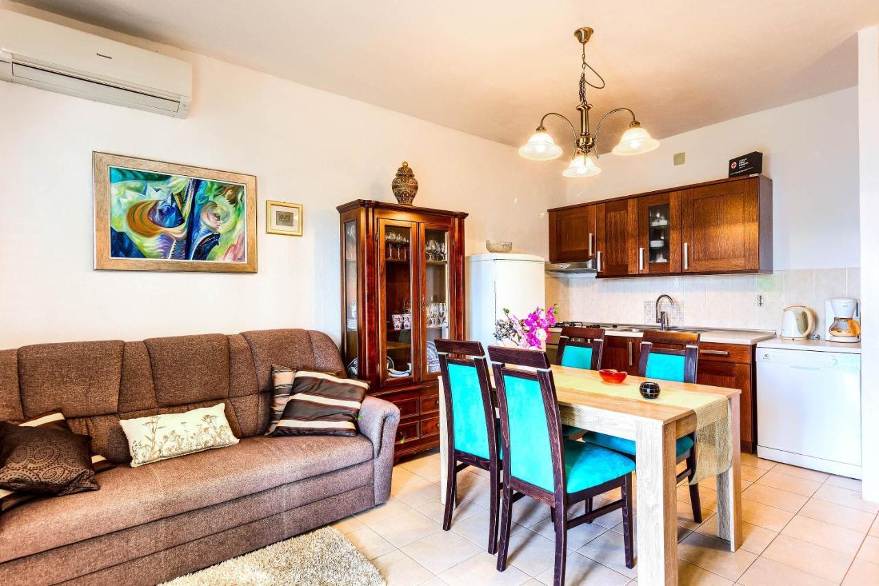 Family Friendly Seaside Apartments Rogoznica - 2010 外观 照片