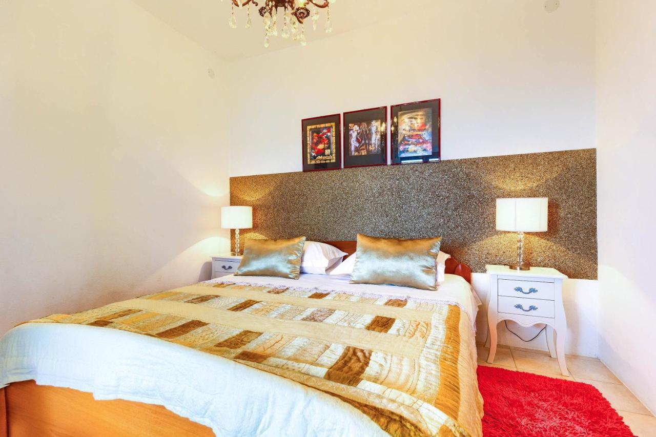 Family Friendly Seaside Apartments Rogoznica - 2010 外观 照片