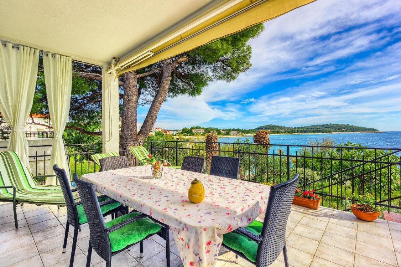 Family Friendly Seaside Apartments Rogoznica - 2010 外观 照片