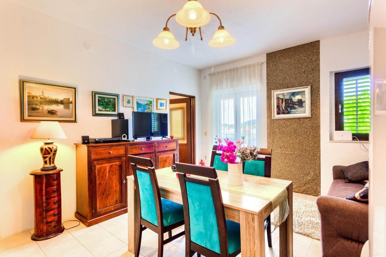 Family Friendly Seaside Apartments Rogoznica - 2010 外观 照片