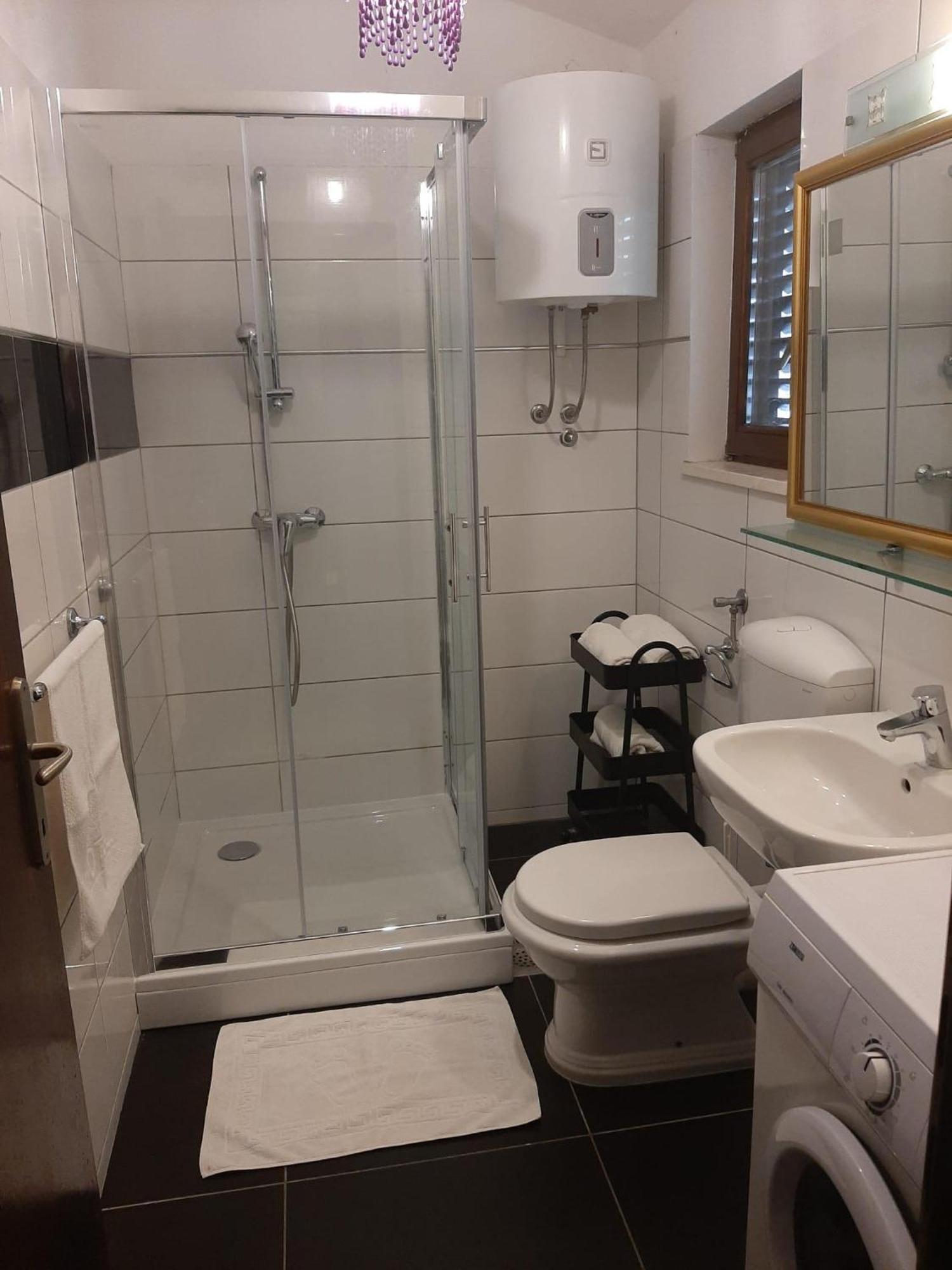 Family Friendly Seaside Apartments Rogoznica - 2010 外观 照片