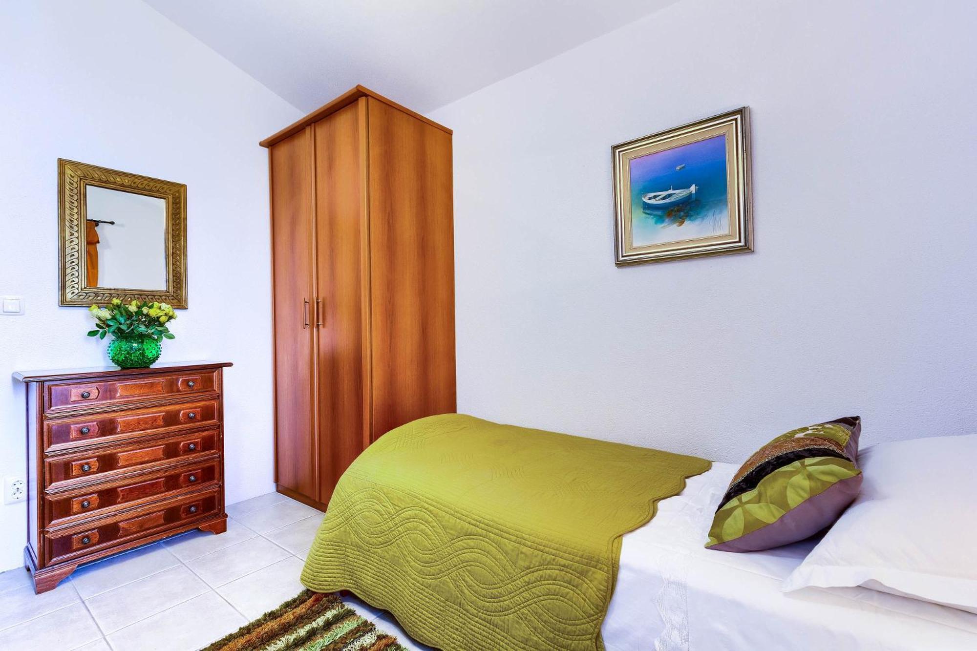 Family Friendly Seaside Apartments Rogoznica - 2010 客房 照片